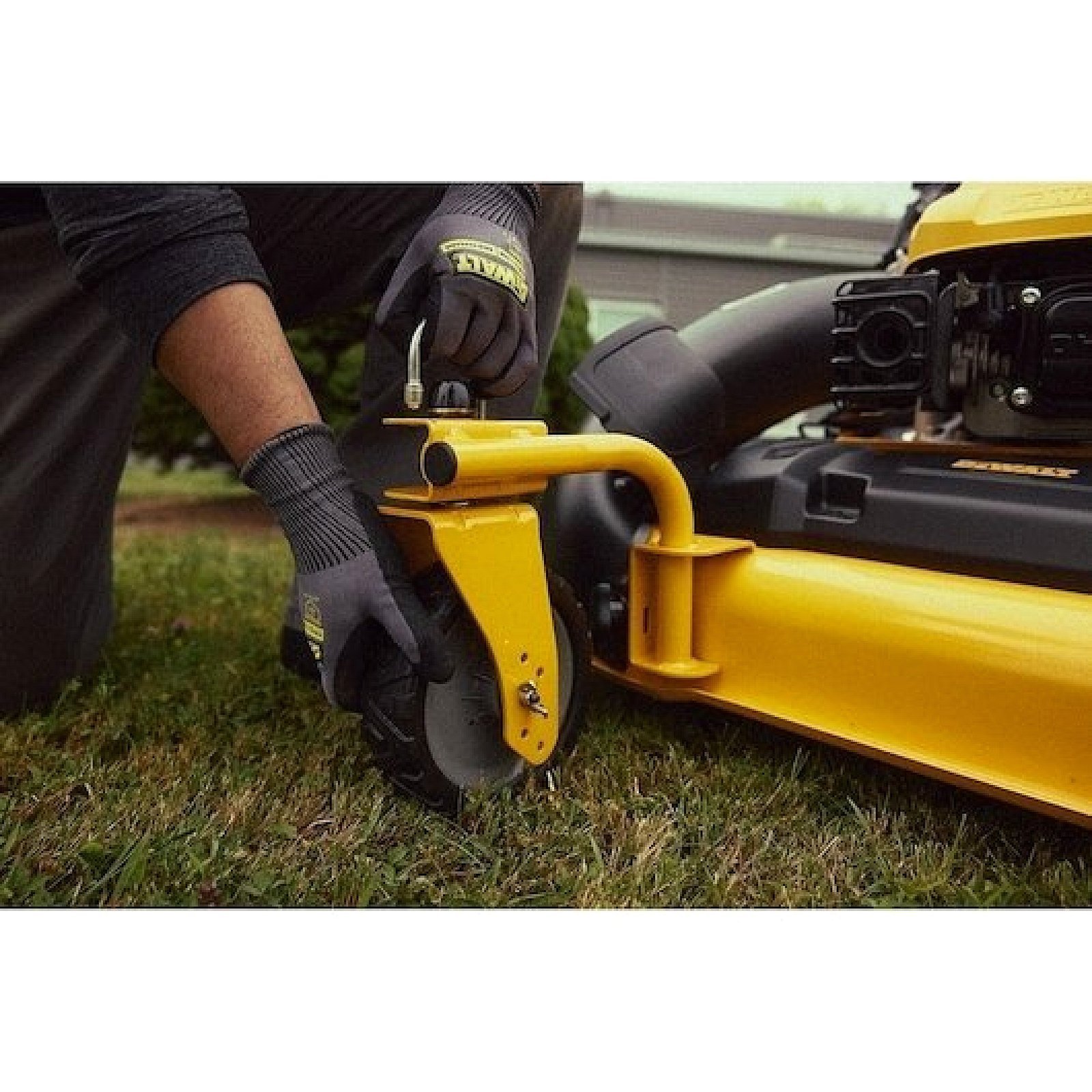 DEWALT 28 in. 224cc 3-in-1 Self-Propelled Gas Push Lawn Mower - Image 7