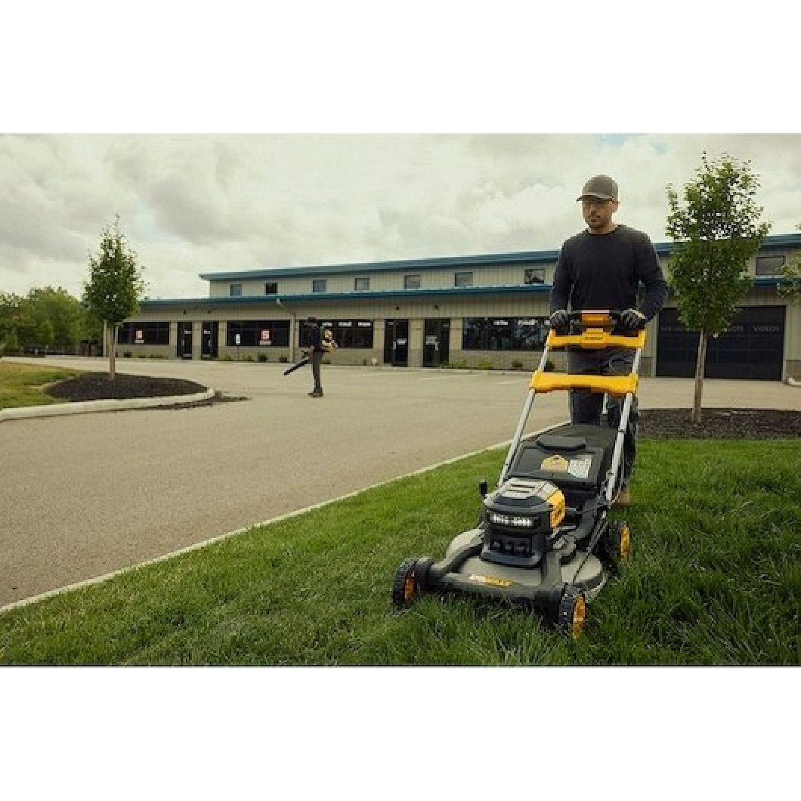 DeWalt 60V MAX 21″ Brushless RWD Self-Propelled Mower Kit DCMWSP700Y2 - Image 6