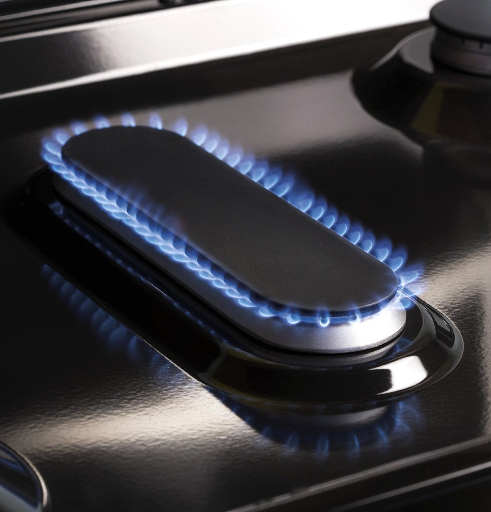 GE 30-Inch Freestanding Gas Range with 4.8 cu. ft. Oven Capacity and Sealed Cooktop Burners - Image 2