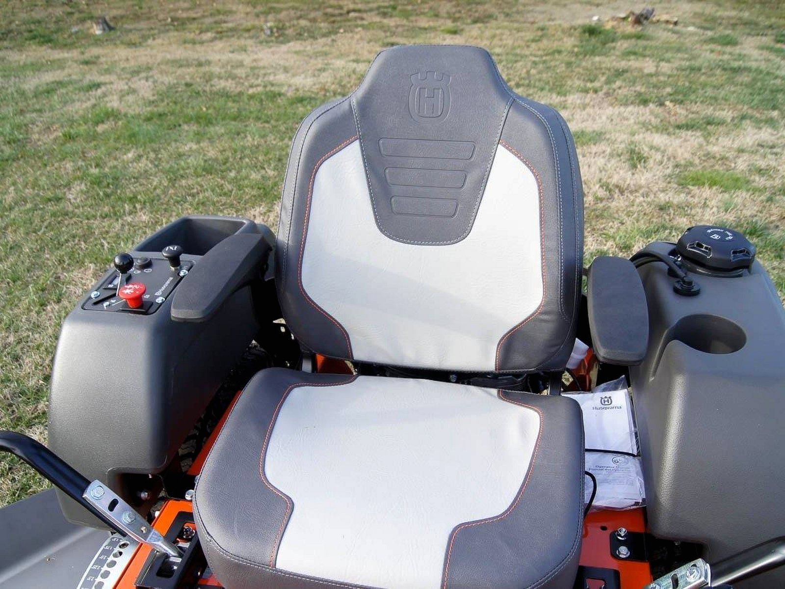 Husqvarna MZ61 61″ Zero Turn Lawn Mower 24HP KAW (Scratch and Dent) - Image 2