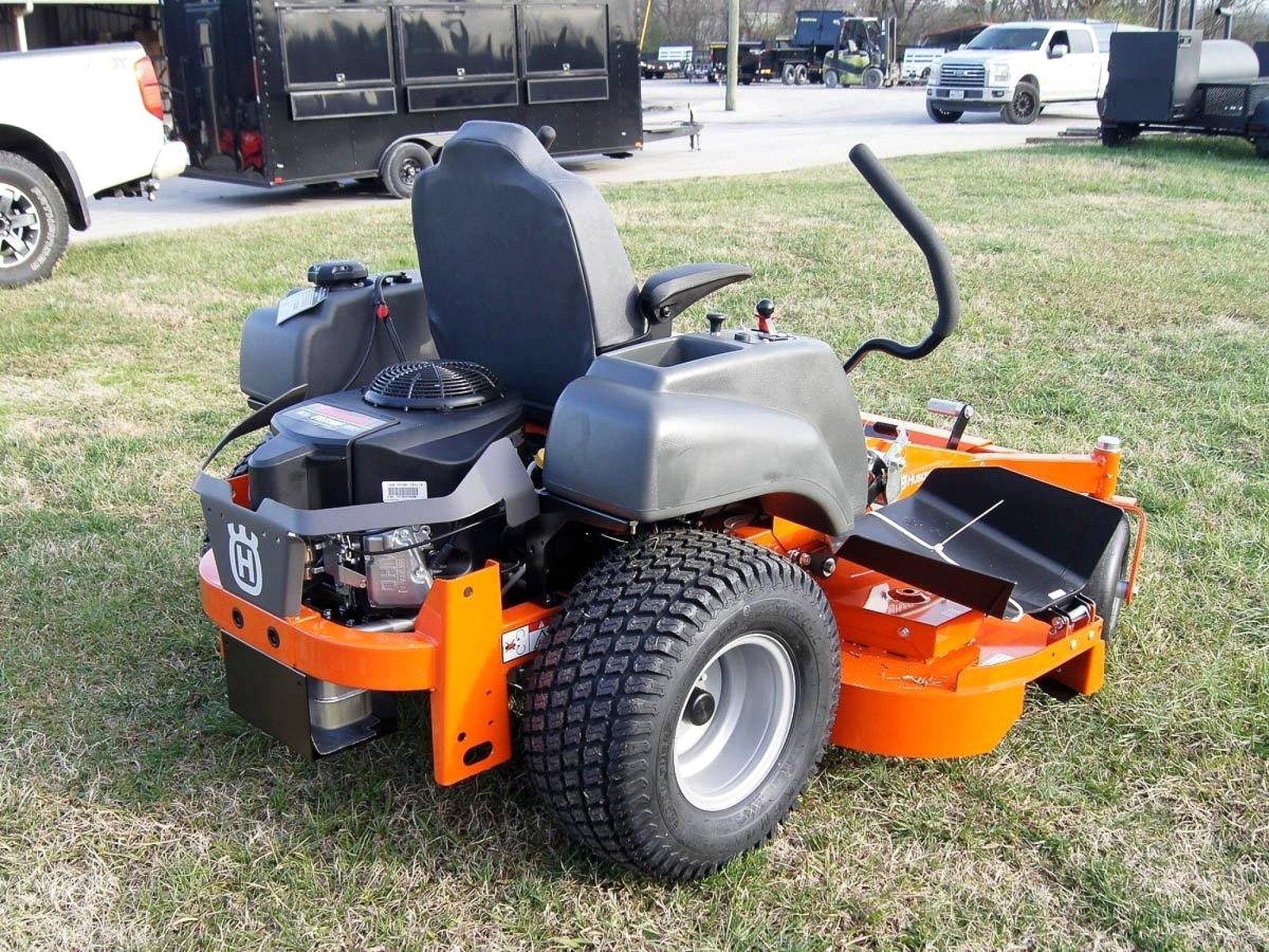 Husqvarna MZ61 61″ Zero Turn Lawn Mower 24HP KAW (Scratch and Dent) - Image 3