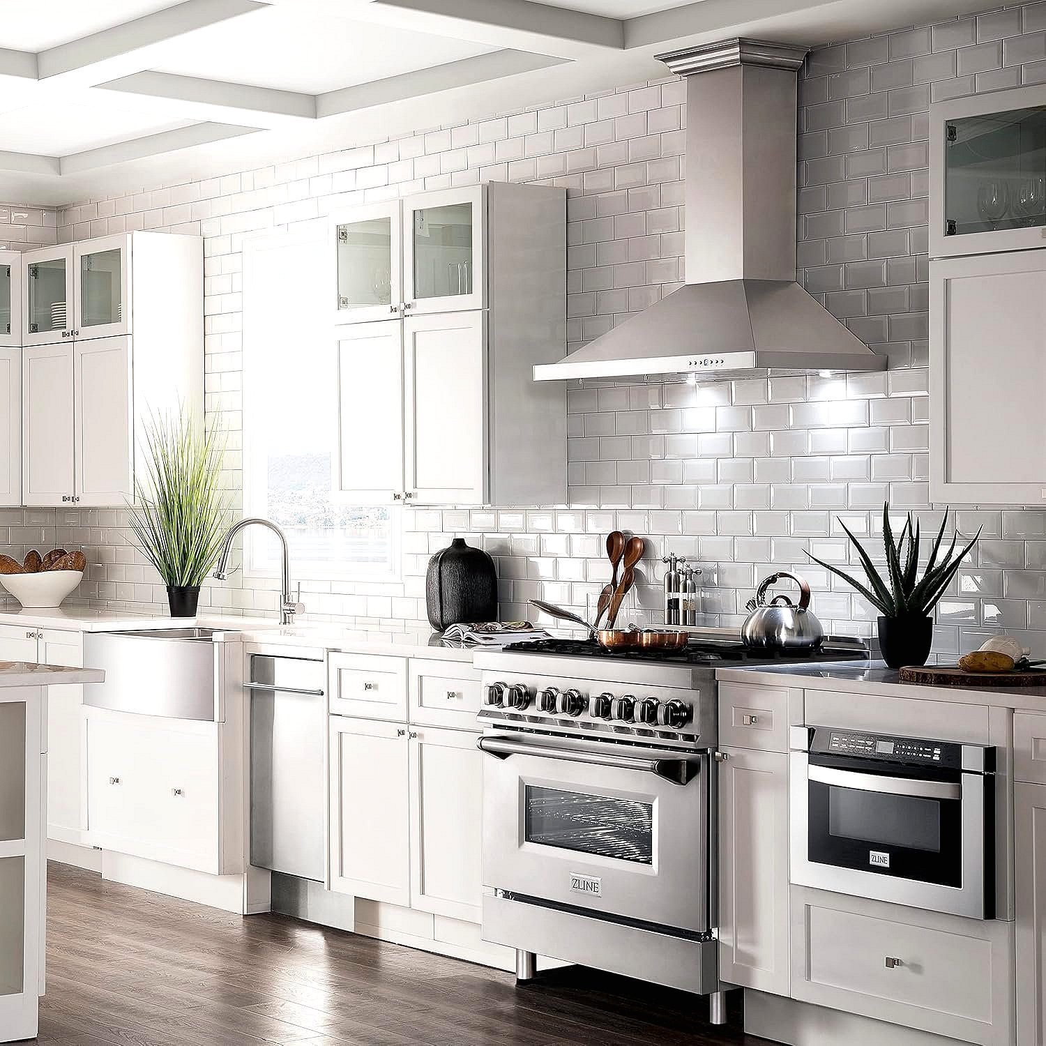 ZLINE 36 in. 4.6 cu. ft. Legacy Dual Fuel Range with 6 Burner Gas Cooktop and Electric Convection Oven in Stainless Steel (RA36) - Image 9